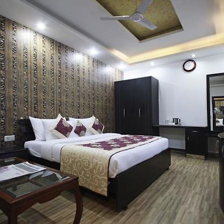 Hotel Universe Inn New Delhi Exterior photo